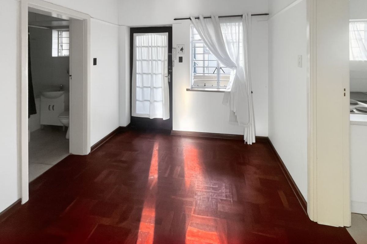 Apartment For Sale In Port Elizabeth - Photo 5