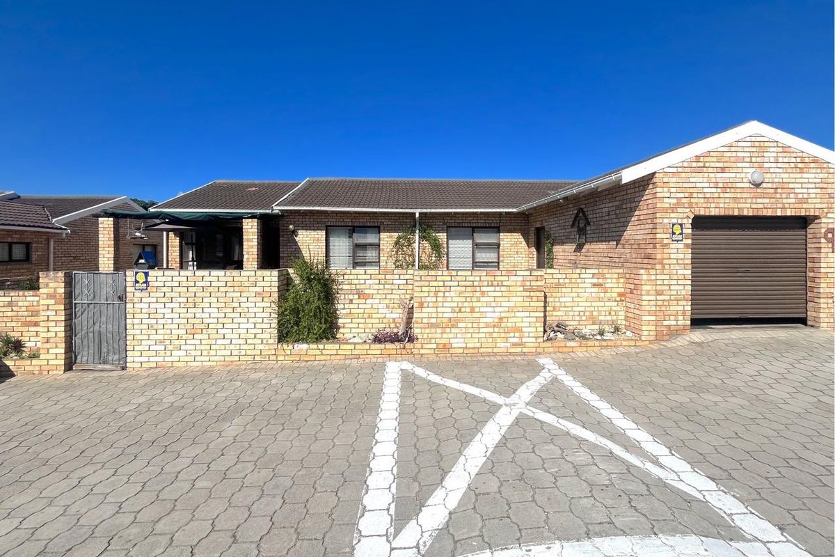 Townhouse For Sale In Port Elizabeth - Photo 3