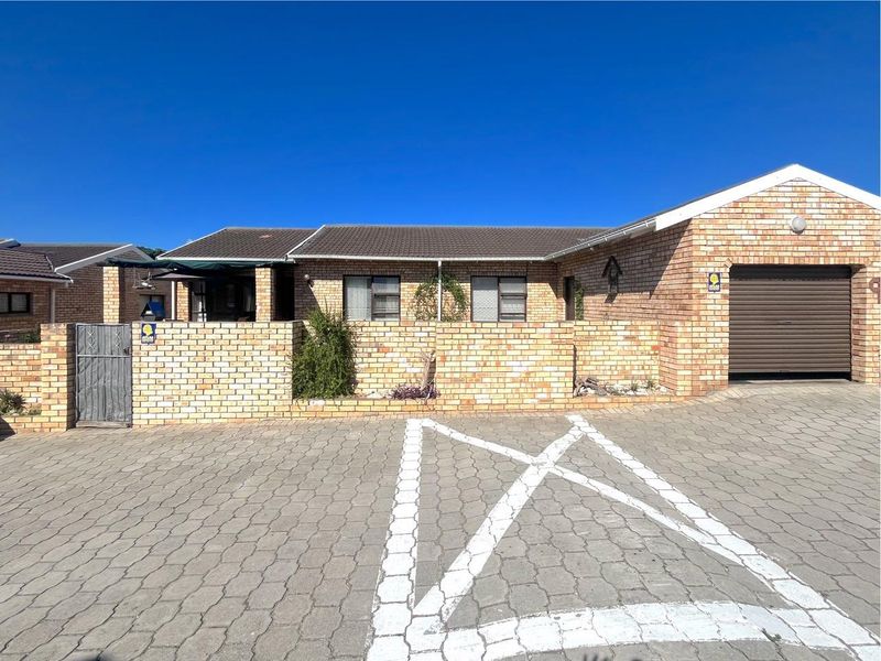 Townhouse For Sale In Port Elizabeth - Photo 3