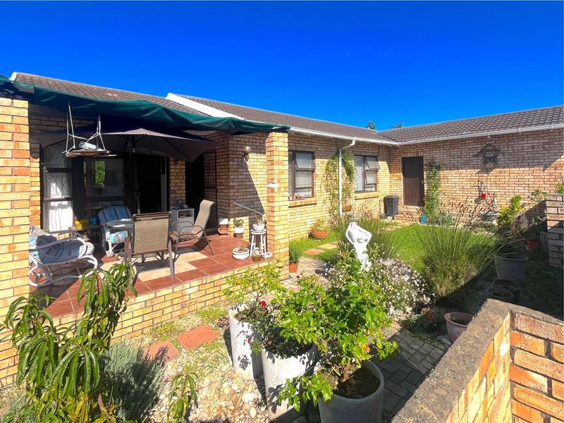 Townhouse For Sale In Port Elizabeth - Photo 1