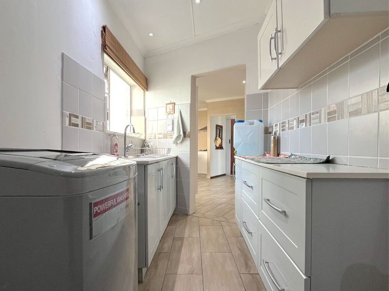 House For Sale In Port Elizabeth - Photo 10