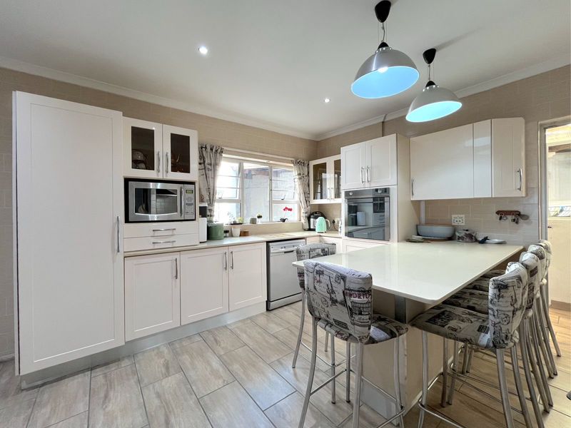 House For Sale In Port Elizabeth - Photo 6