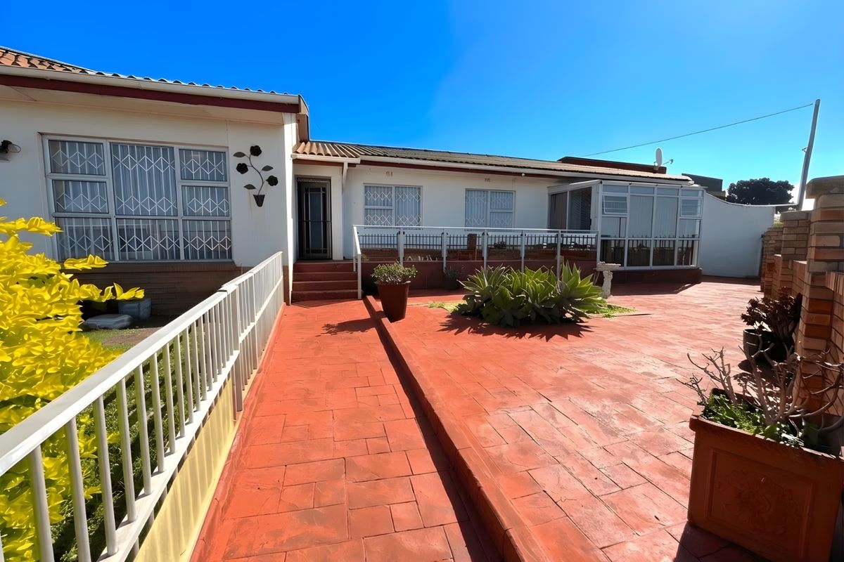 House For Sale In Port Elizabeth - Photo 2