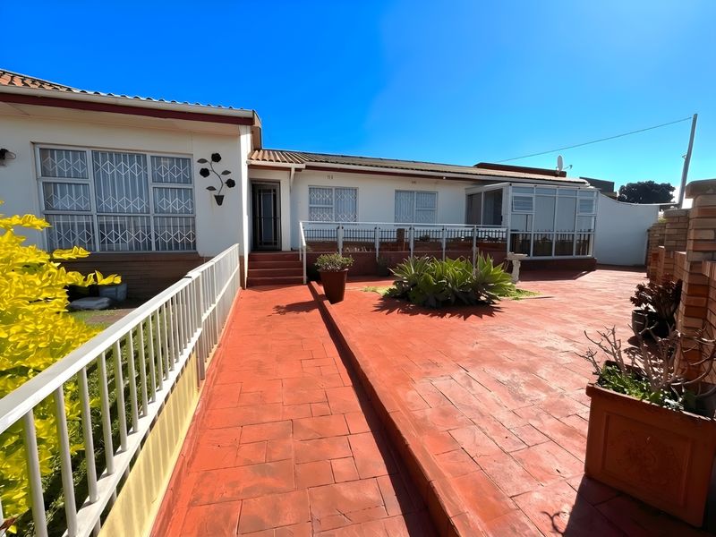 House For Sale In Port Elizabeth - Photo 2