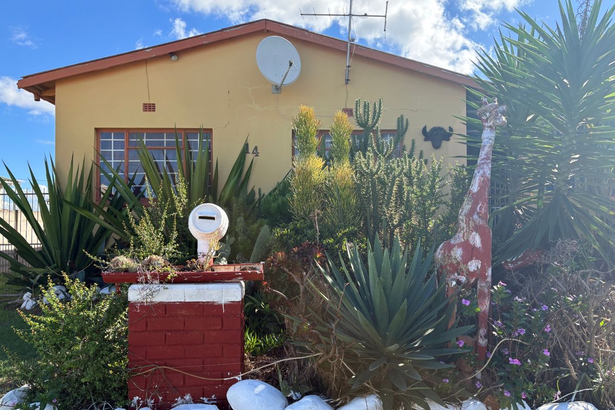 House For Sale In Uitenhage - Photo 2