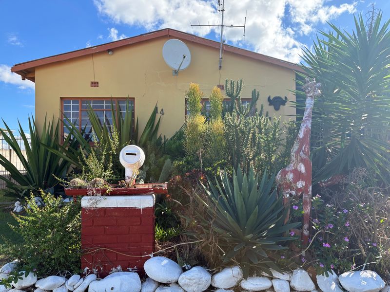 House For Sale In Uitenhage - Photo 2