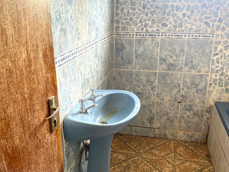 House For Sale In King Williams Town - Photo 10