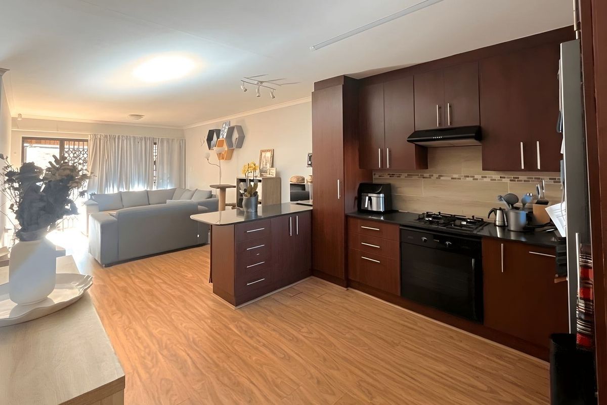 Townhouse Rental Monthly In Port Elizabeth - Photo 4
