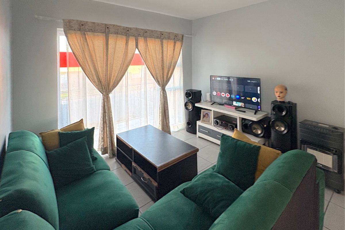 Apartment For Sale In Port Elizabeth - Photo 5