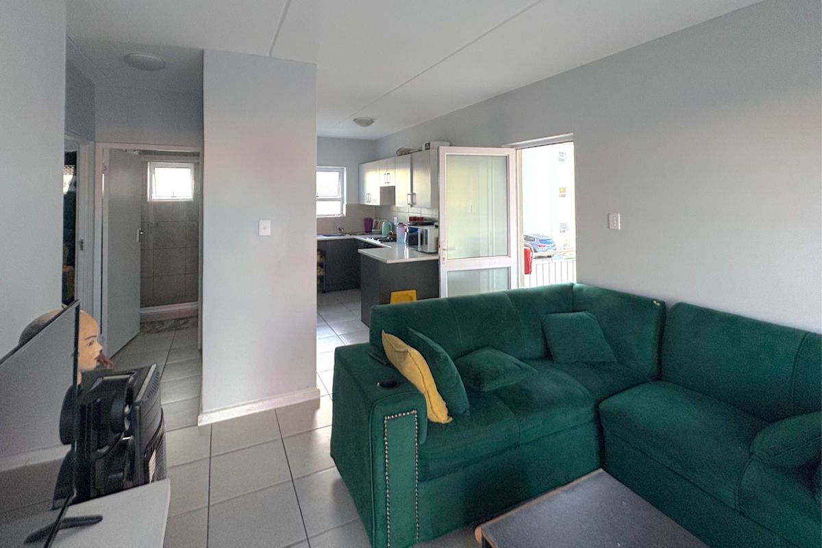 Apartment For Sale In Port Elizabeth - Photo 3