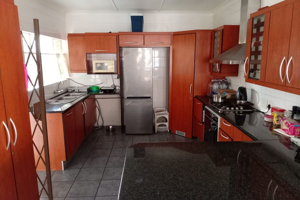 House For Sale In East London - Photo 4