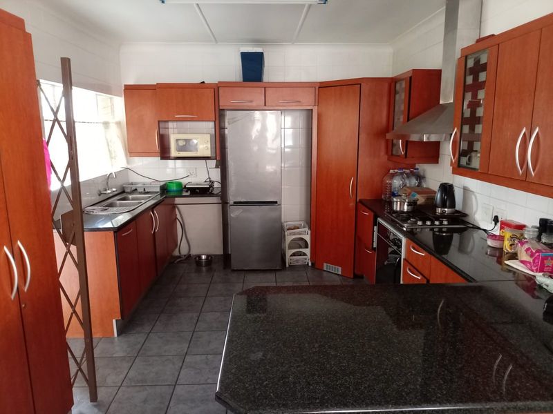 House For Sale In East London - Photo 4