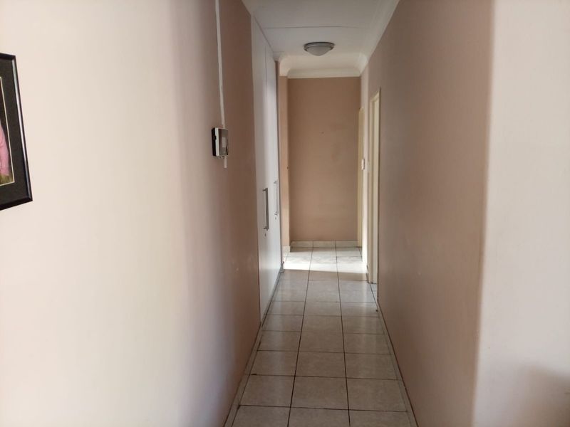 House For Sale In East London - Photo 8