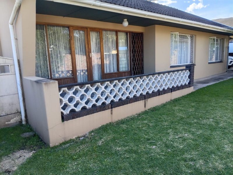 House For Sale In East London - Photo 2