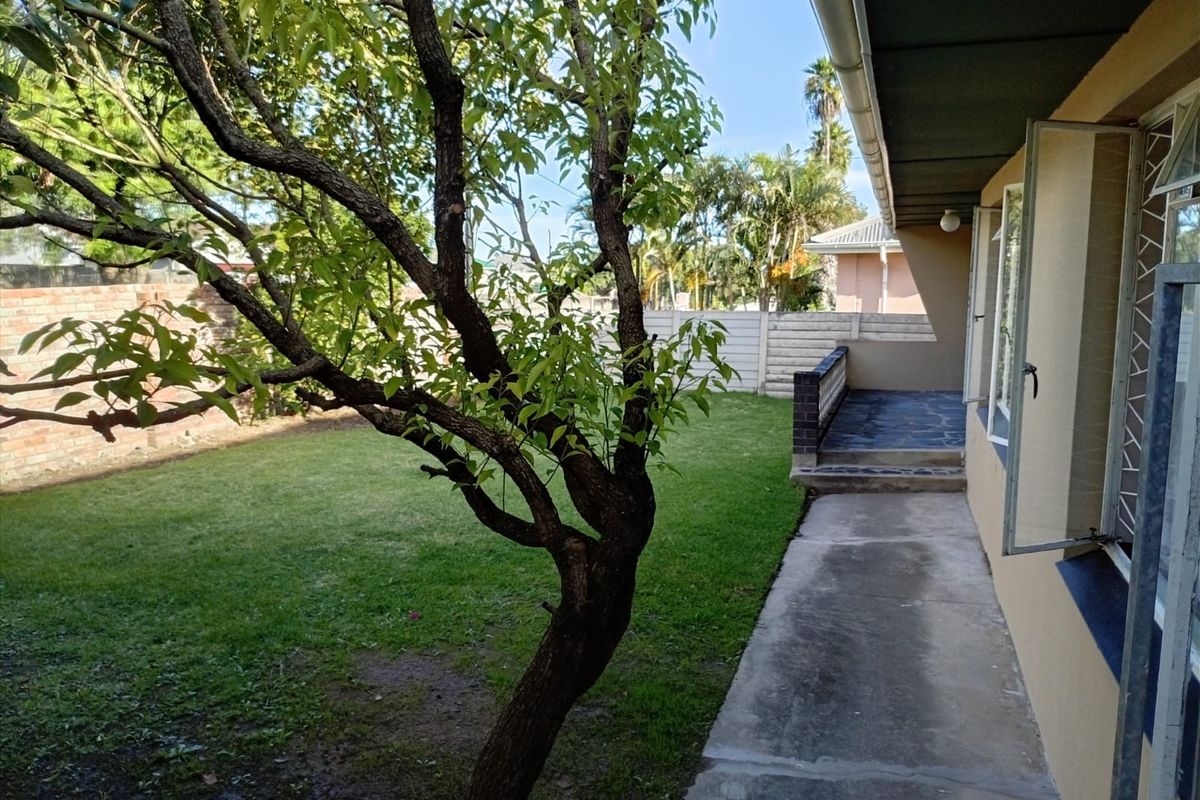 House For Sale In East London - Photo 3