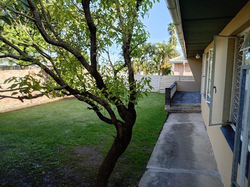 House For Sale In East London - Photo 3