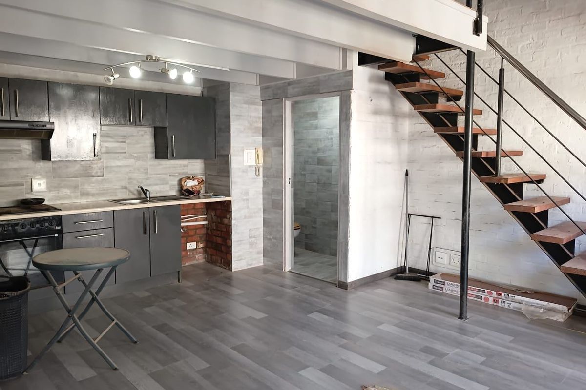 Apartment Rental Monthly In Port Elizabeth - Photo 2