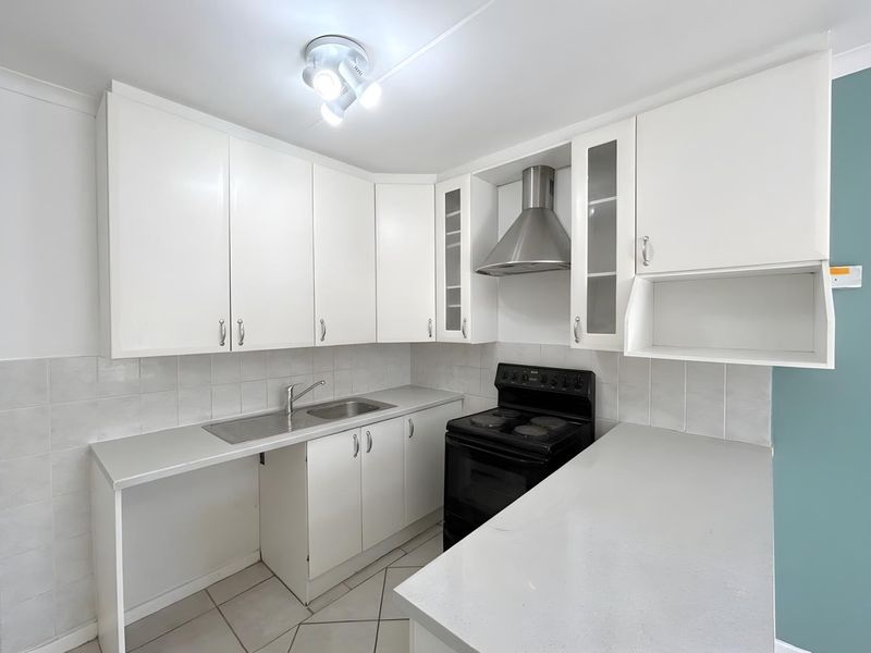 Townhouse Rental Monthly In Port Elizabeth - Photo 2