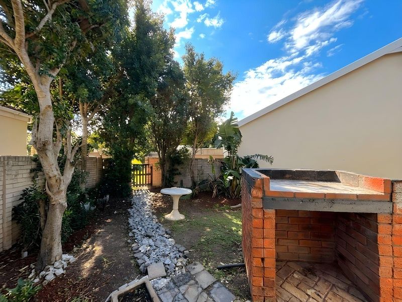 Townhouse Rental Monthly In Port Elizabeth - Photo 9