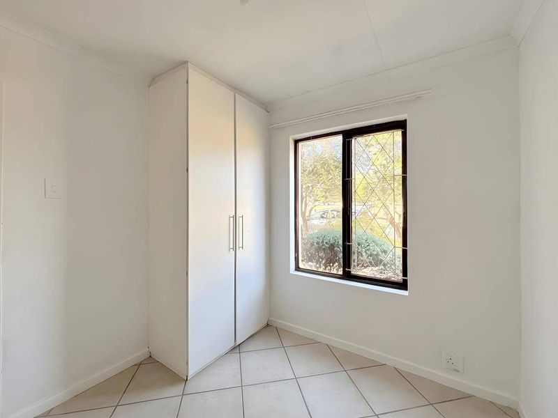 Townhouse Rental Monthly In Port Elizabeth - Photo 8