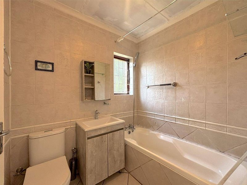 Townhouse Rental Monthly In Port Elizabeth - Photo 7