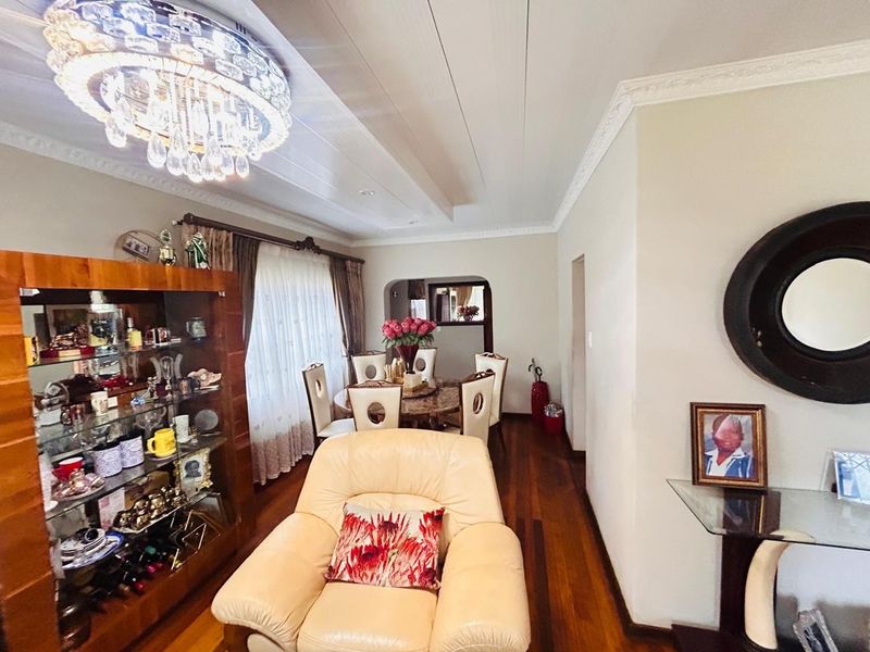 House Rental Monthly In East London - Photo 9
