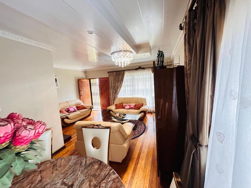 House Rental Monthly In East London - Photo 8