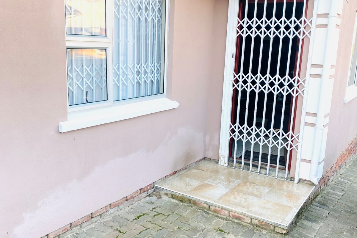 House For Sale In East London - Photo 2