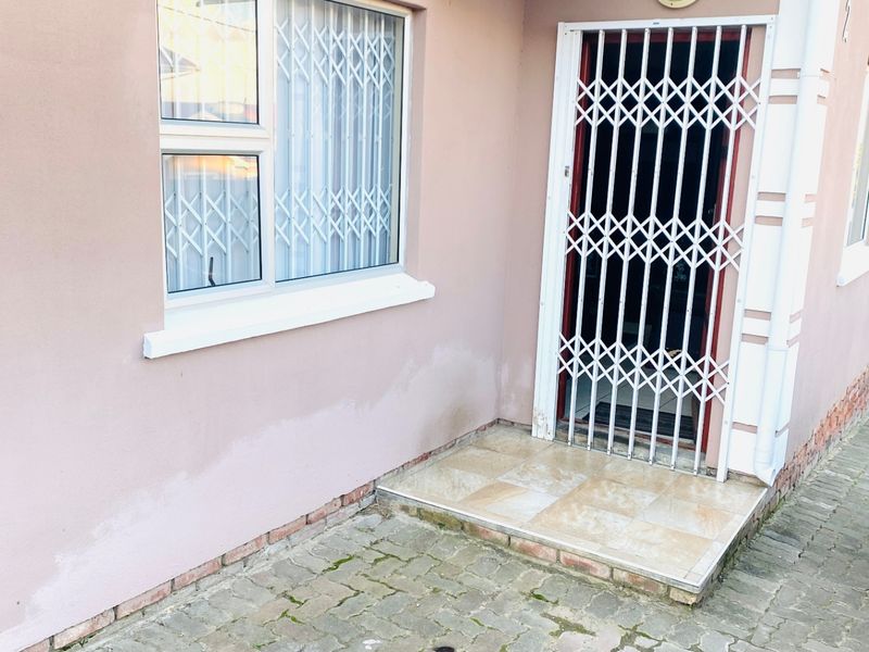 House For Sale In East London - Photo 2