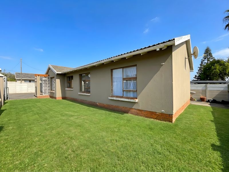 House For Sale In Port Elizabeth - Photo 2