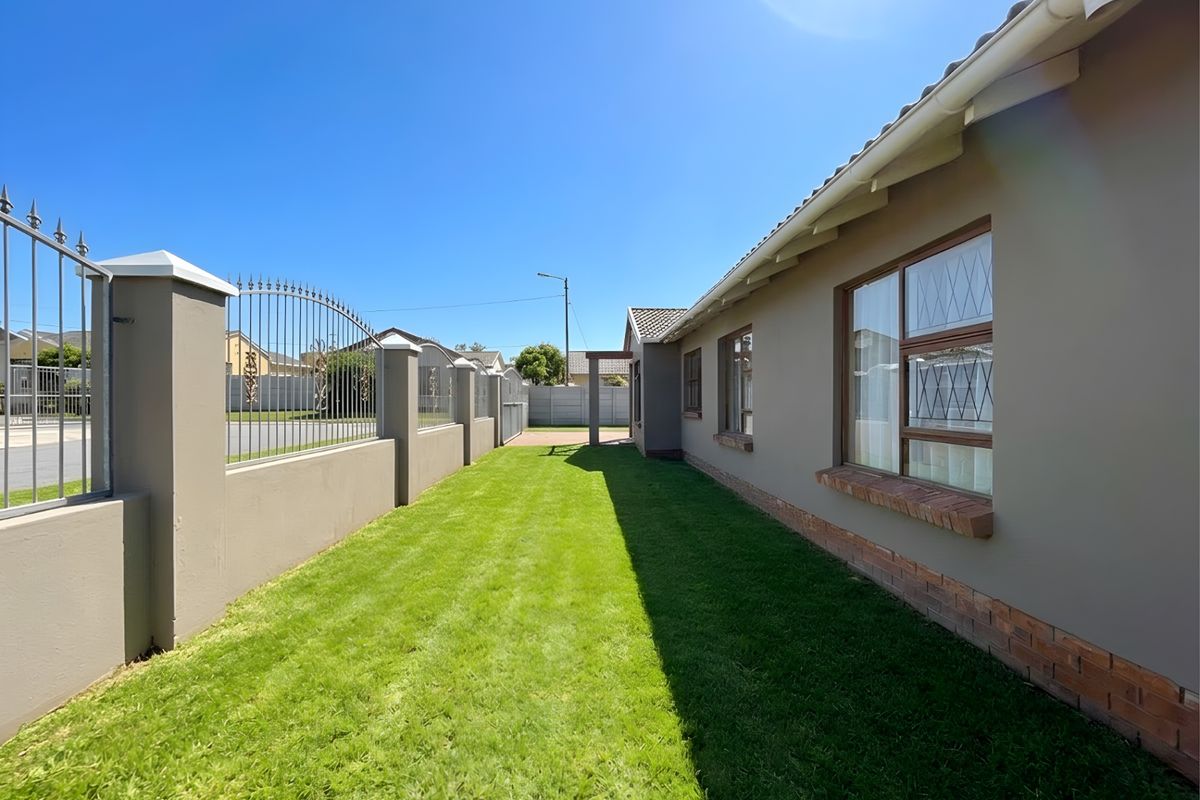 House For Sale In Port Elizabeth - Photo 3
