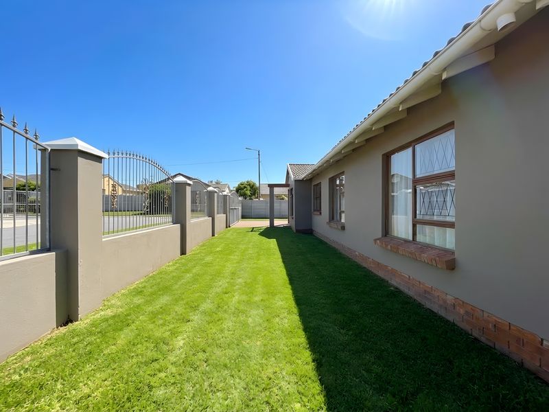 House For Sale In Port Elizabeth - Photo 3