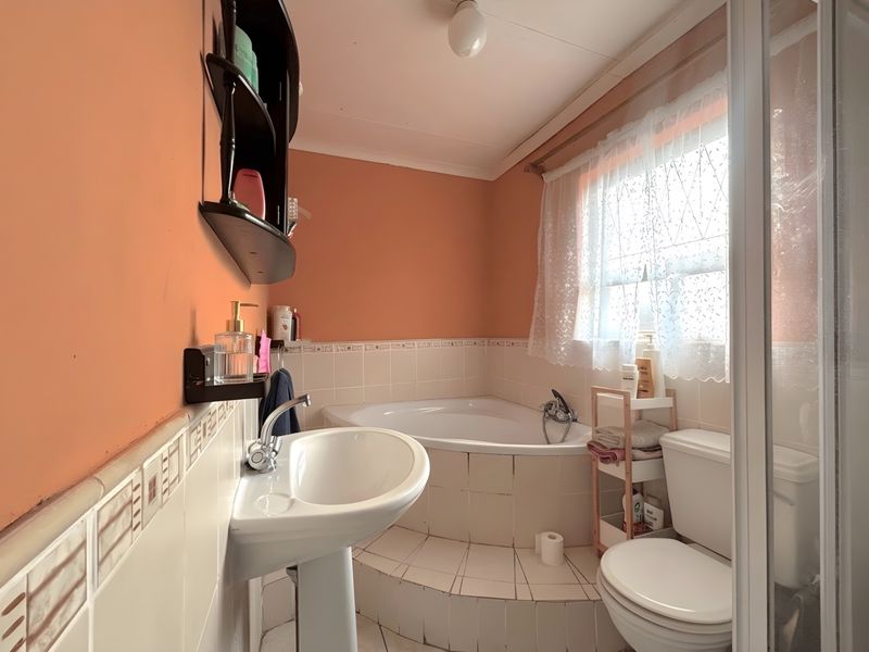 House For Sale In Port Elizabeth - Photo 9