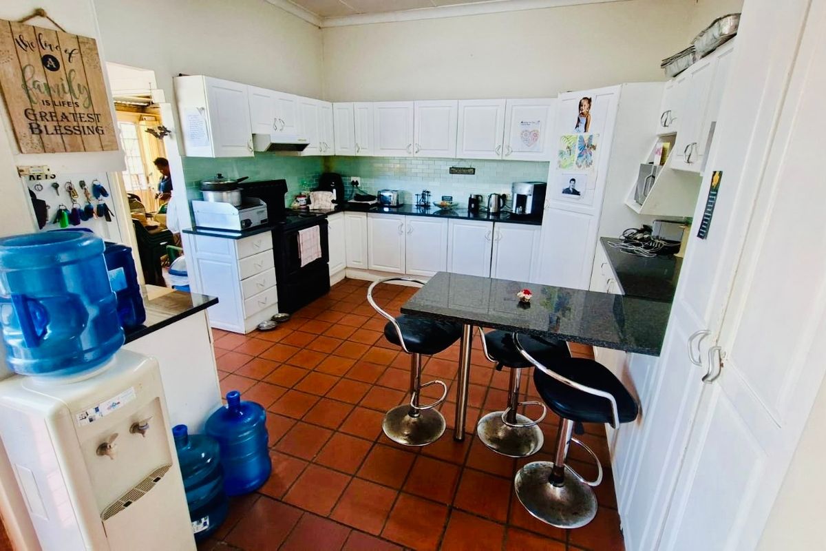 House For Sale In East London - Photo 3