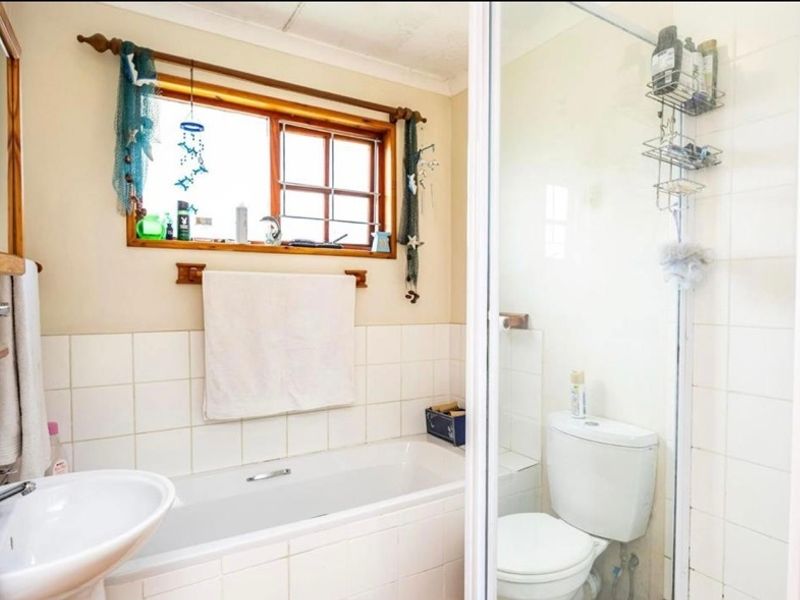 House For Sale In East London - Photo 10