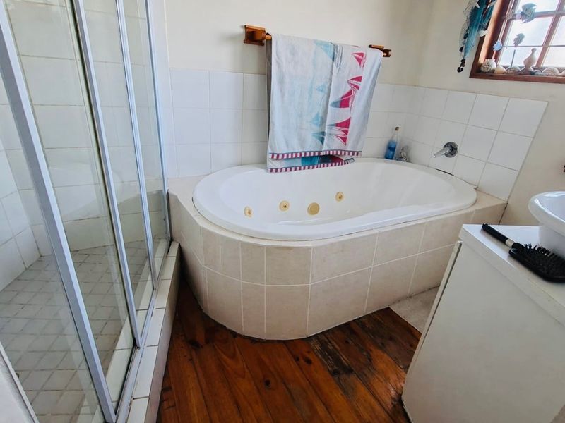 House For Sale In East London - Photo 9