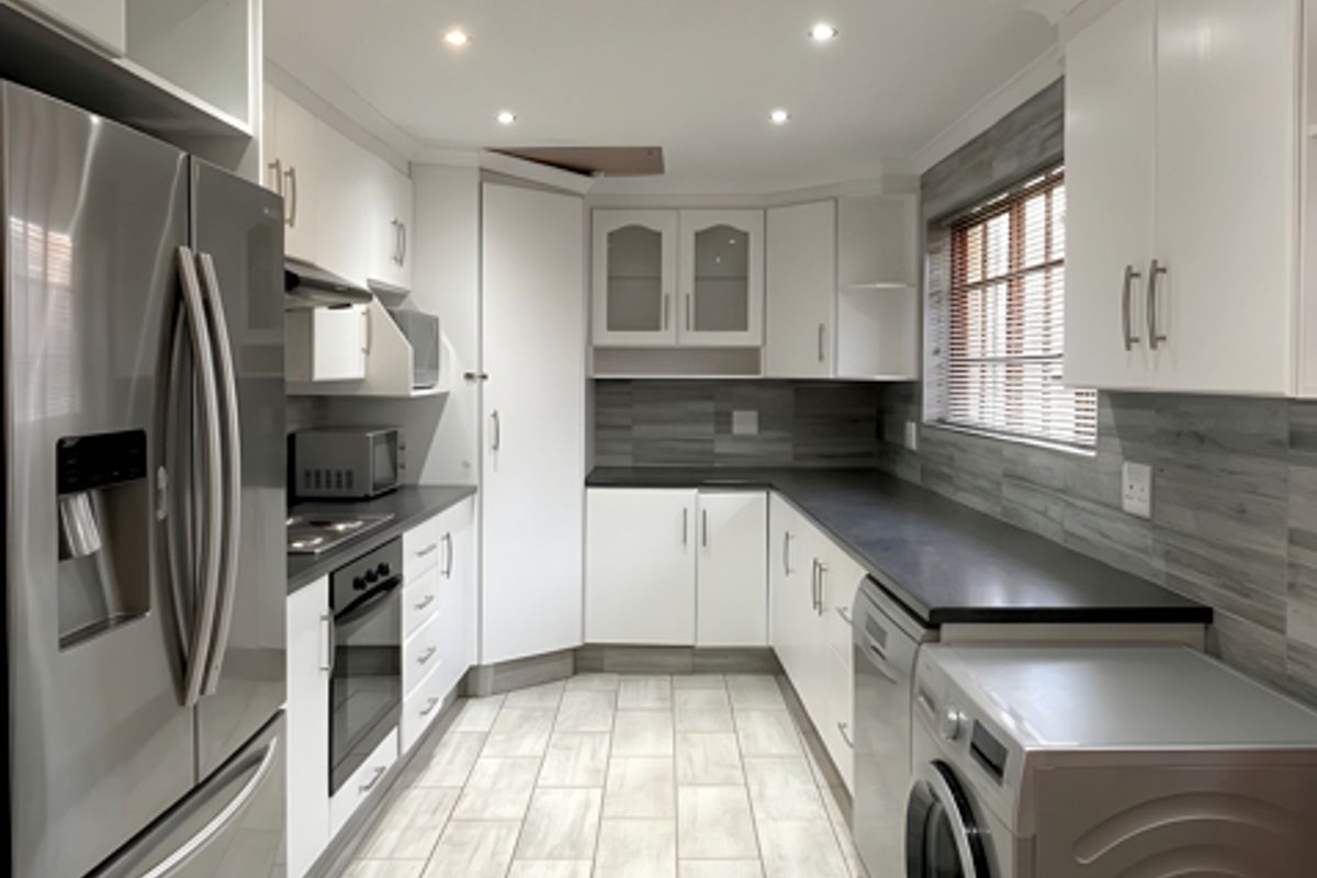 House For Sale In Port Elizabeth - Photo 2