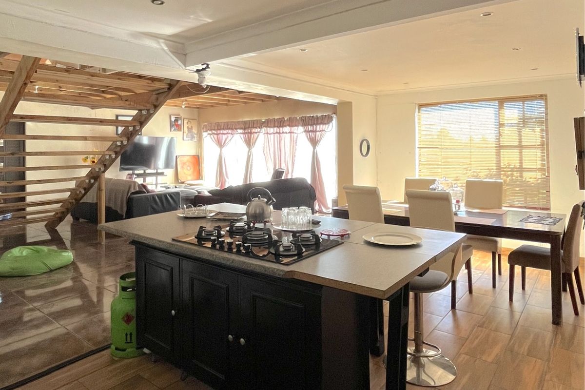House For Sale In Port Elizabeth - Photo 3