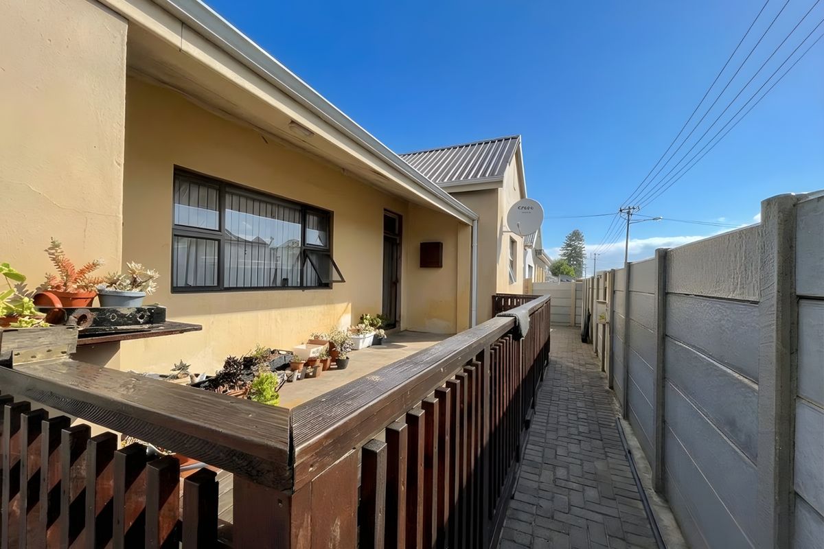House Pending Sale In Port Elizabeth - Photo 2