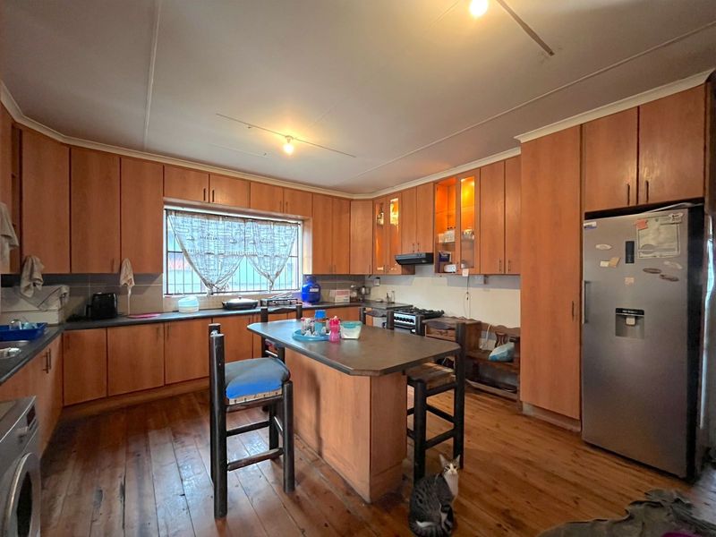 House Pending Sale In Port Elizabeth - Photo 8