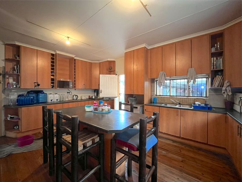 House Pending Sale In Port Elizabeth - Photo 7