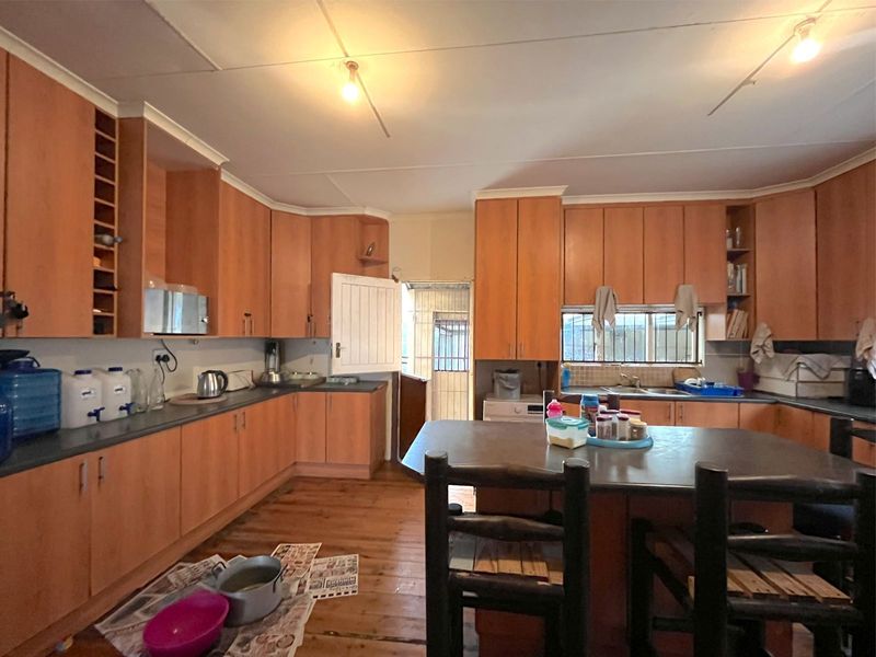 House Pending Sale In Port Elizabeth - Photo 6