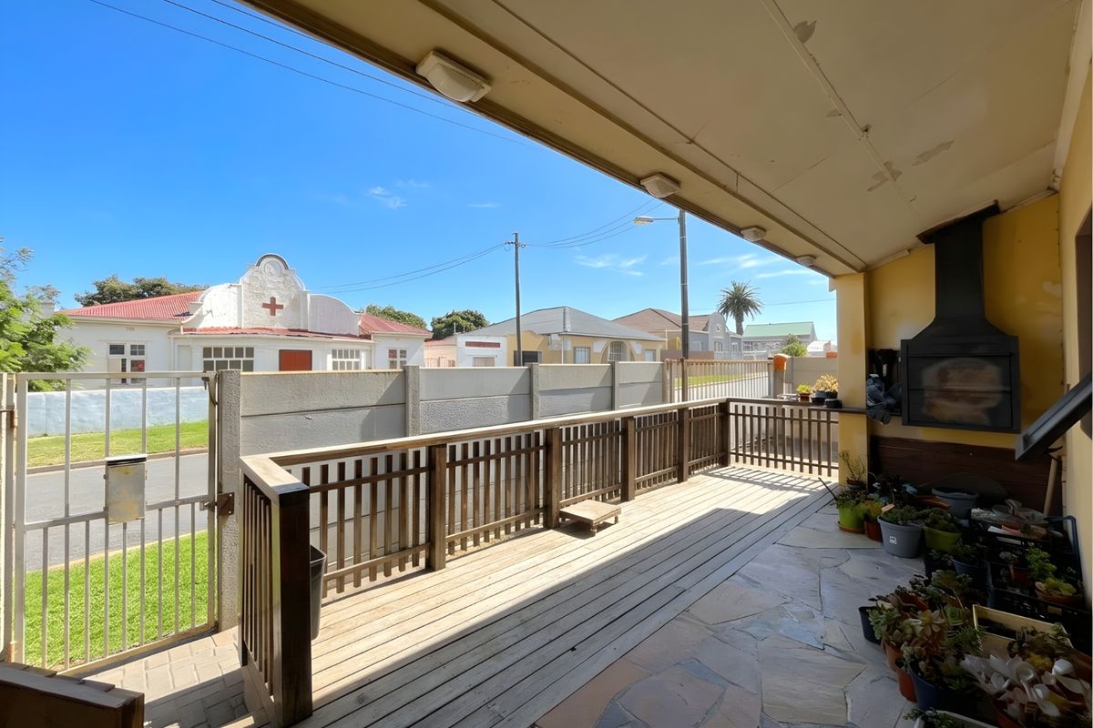 House Pending Sale In Port Elizabeth - Photo 3