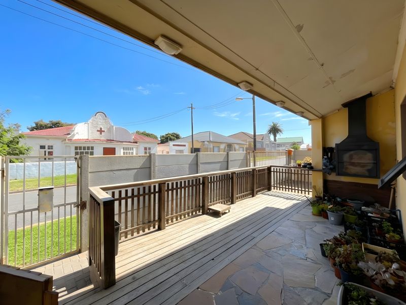 House Pending Sale In Port Elizabeth - Photo 3