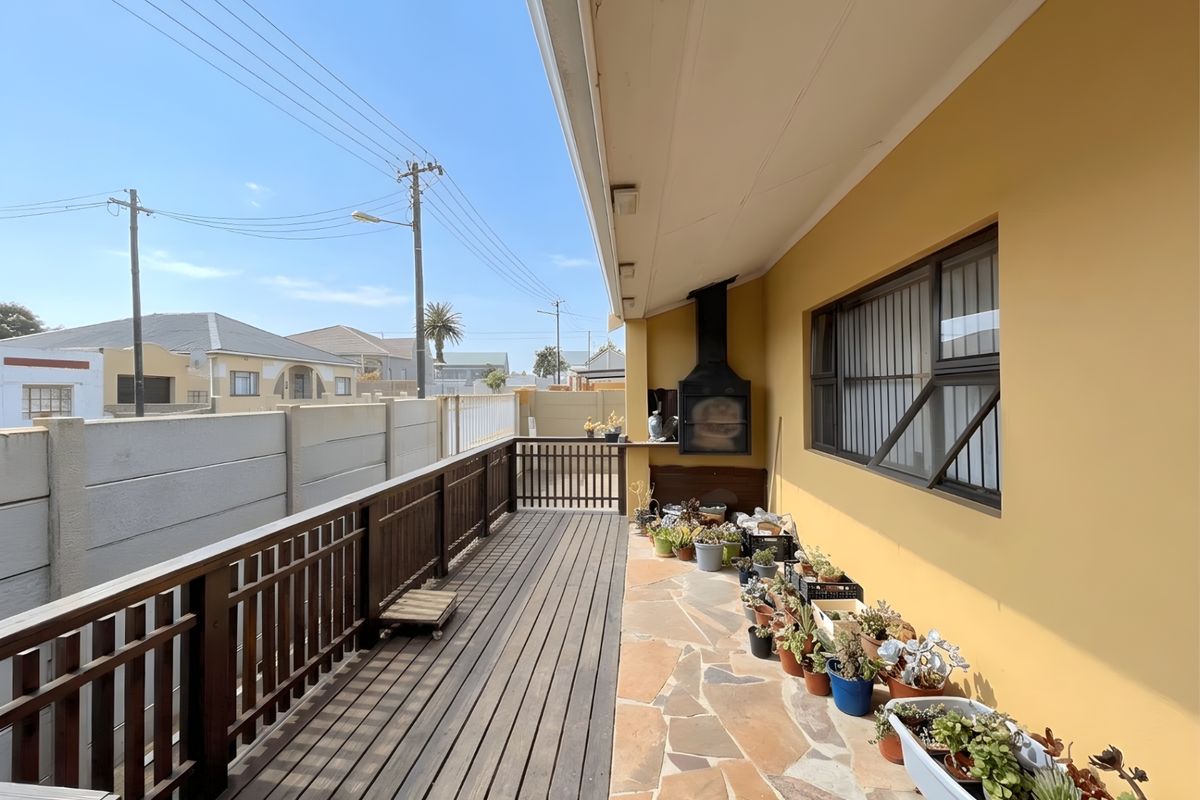 House Pending Sale In Port Elizabeth - Photo 4
