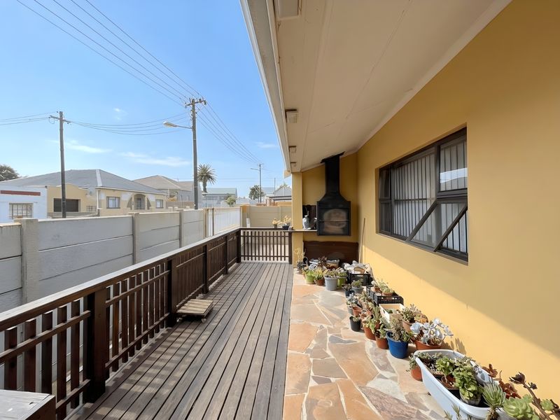 House Pending Sale In Port Elizabeth - Photo 4