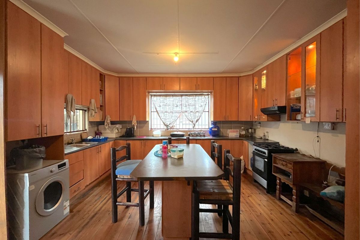 House Pending Sale In Port Elizabeth - Photo 5