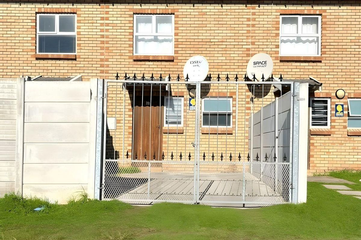 House For Sale In Port Elizabeth - Photo 2