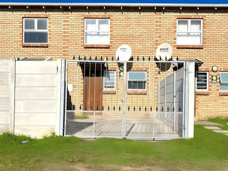 House For Sale In Port Elizabeth - Photo 2