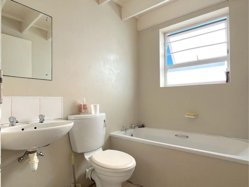 House For Sale In Port Elizabeth - Photo 10